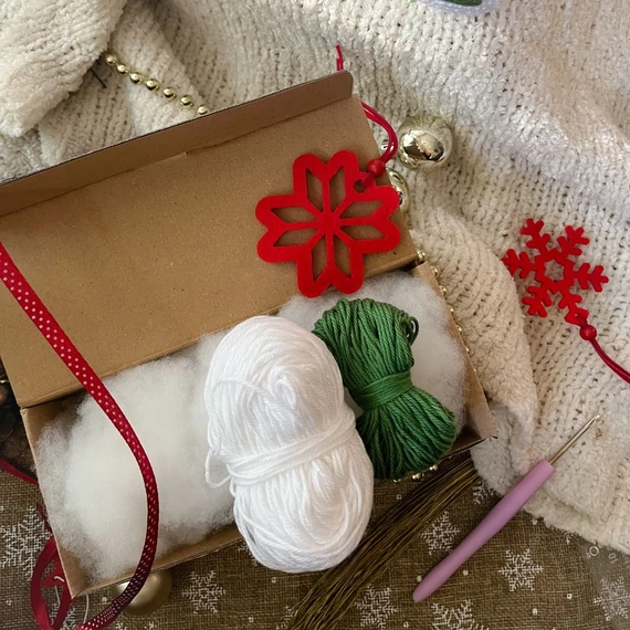 Karácsonyi Horgolóbox (kezdő) - Karácsonyi hímzett gömb (pamut)